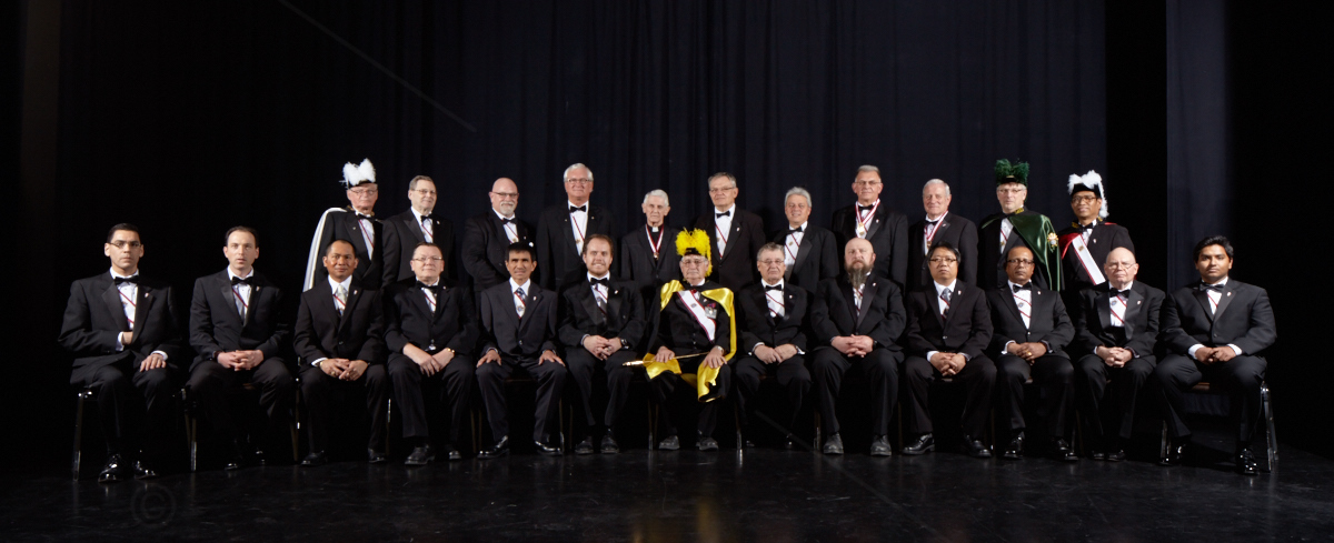 IMAGE: http://diamantstudios.ca/Gemeines/Bilder/Examples/Group_photo_2_lights--1.jpg